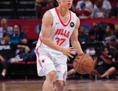 华体会体育下载-河村勇辉签约芝加哥公牛，草根逆袭重返NBA
