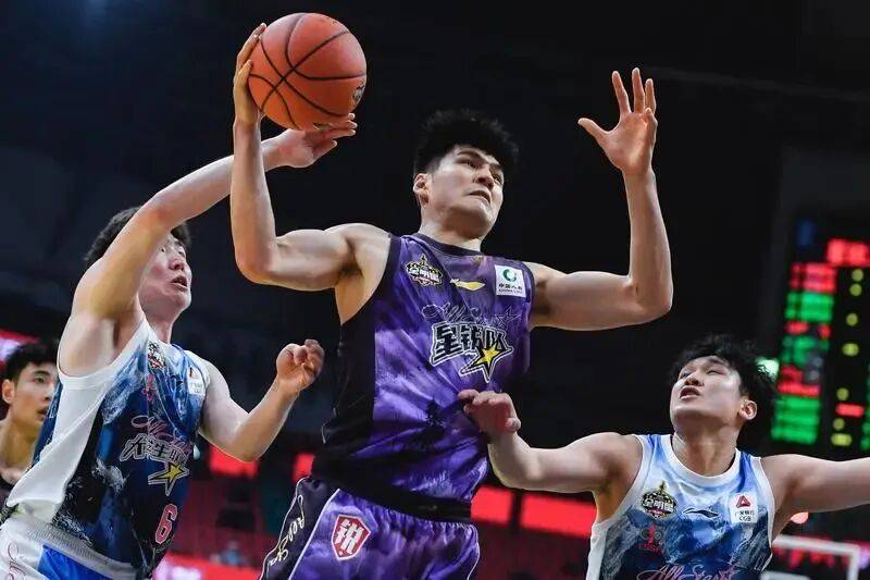 HTH华体会-5换2交易达成！NBA神锋加盟广东队，全明星大中锋驰援杜锋