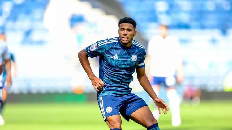 华体会体育下载-莱斯特城官方：后卫詹姆斯-贾斯汀转会加盟利兹联