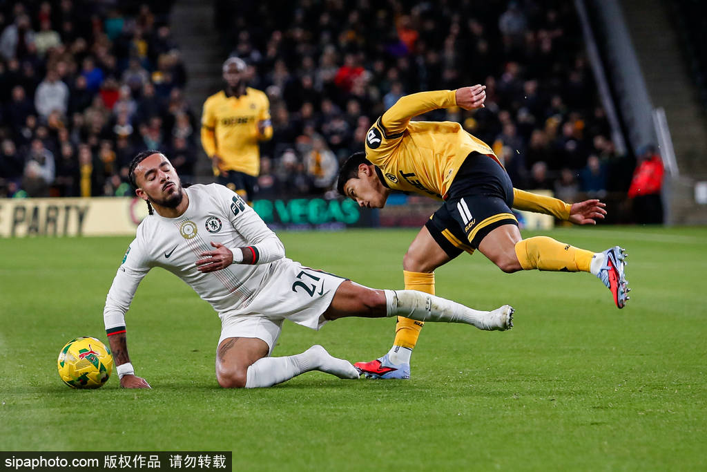 华体会体育网址-进球大战！联赛杯-吉滕斯造3球德拉普染红 切尔西4-3狼队晋级