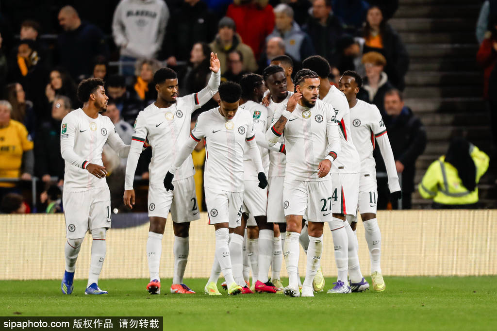 华体会体育网址-进球大战！联赛杯-吉滕斯造3球德拉普染红 切尔西4-3狼队晋级