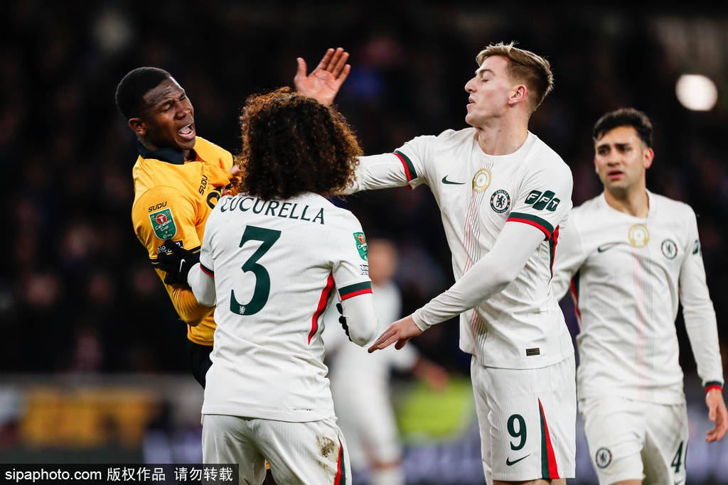 华体会体育网址-进球大战！联赛杯-吉滕斯造3球德拉普染红 切尔西4-3狼队晋级